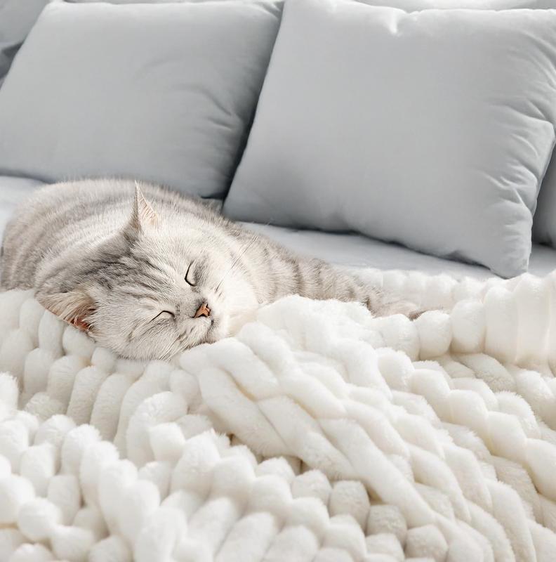 Hugsy™ The Fleece Blanket
